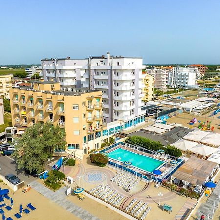 Bikini Tropicana Family Hotel Lido Di Savio Exterior photo