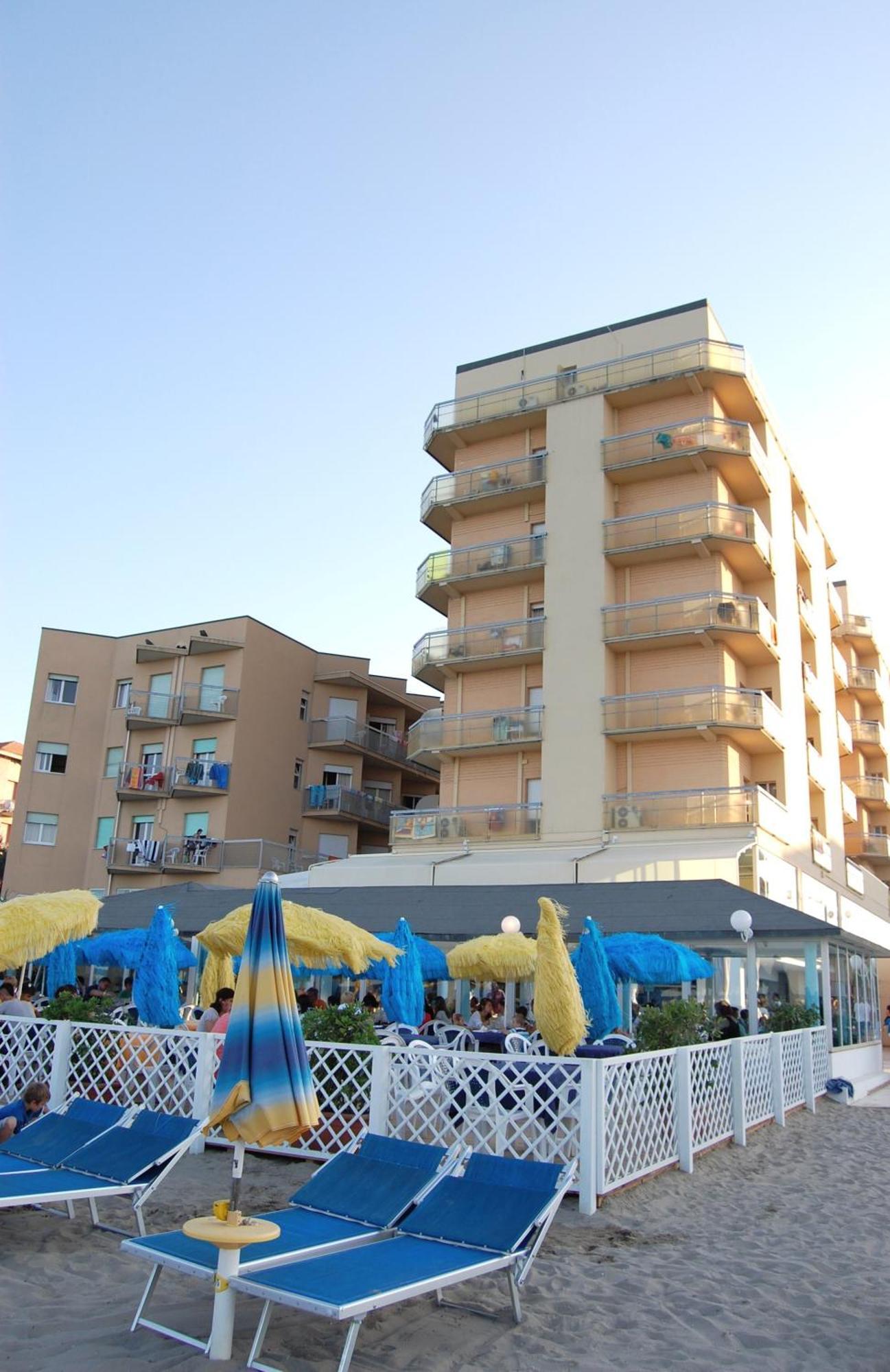 Bikini Tropicana Family Hotel Lido Di Savio Exterior photo